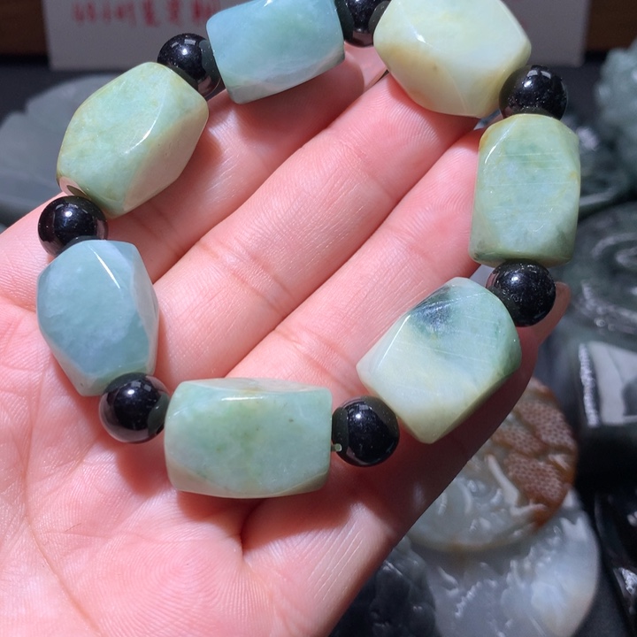 翡翠未镶嵌颈饰保真天然A货翡翠