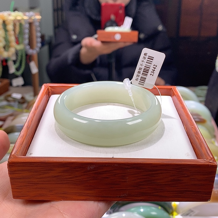 和田玉手镯未镶嵌51/52