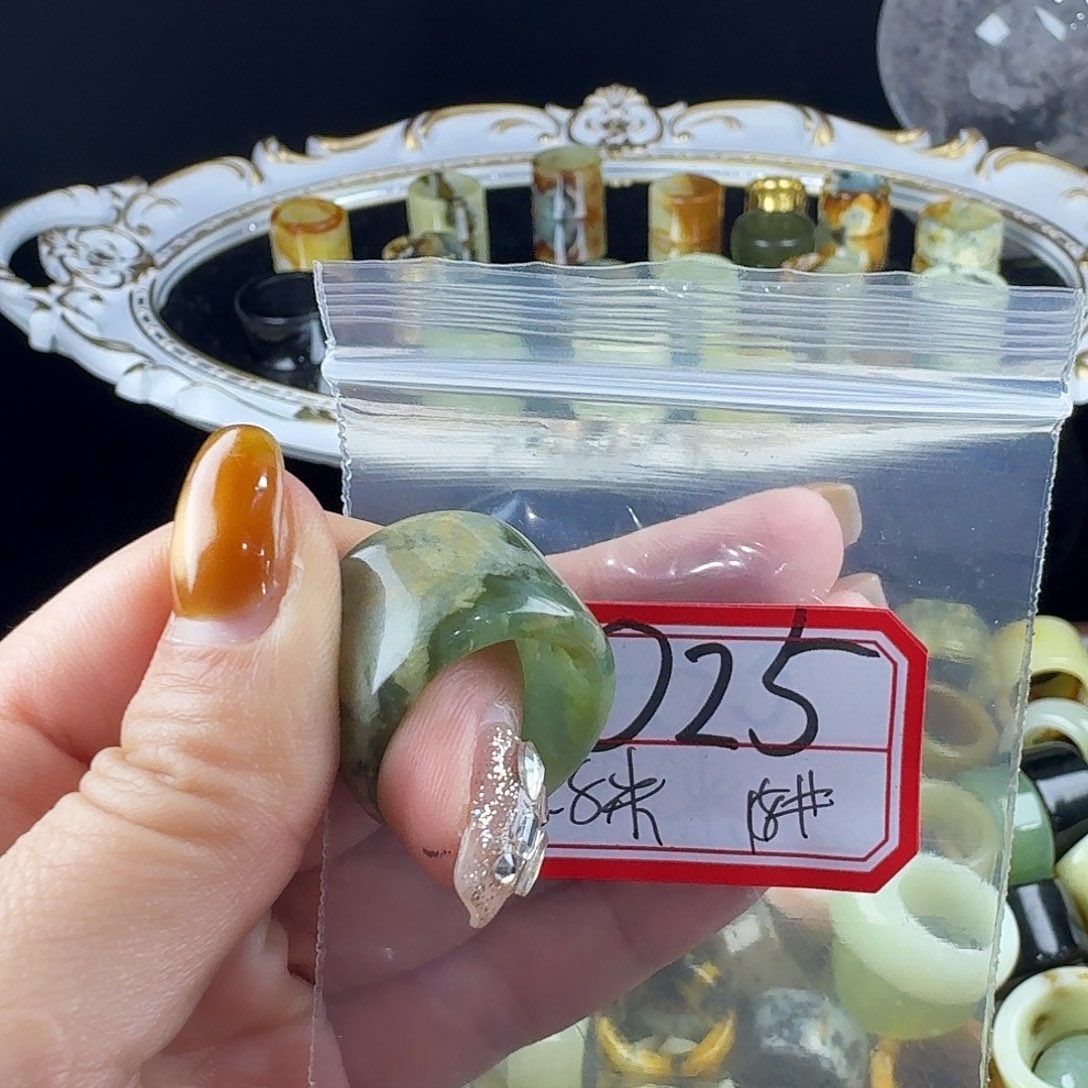 名***饰蛇纹石玉合金戒指