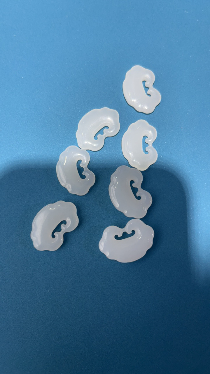 产品多样性拍一发一和田玉高冰白祥云锁钥匙挂手机挂包挂时尚手工