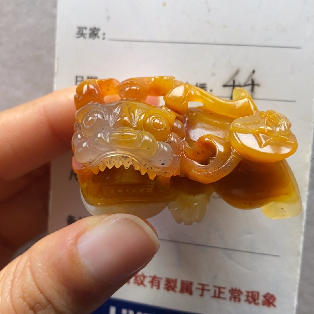 石英质玉（黄龙玉）未镶嵌颈饰