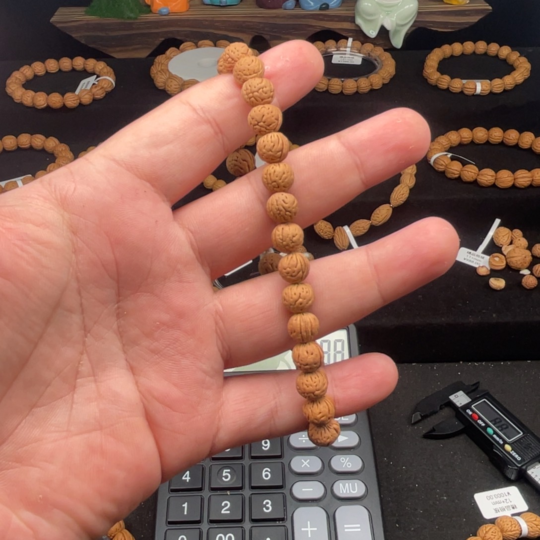 青***喉吊坠桃核11111111