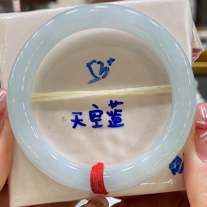 翡翠手镯未镶嵌翡翠手镯