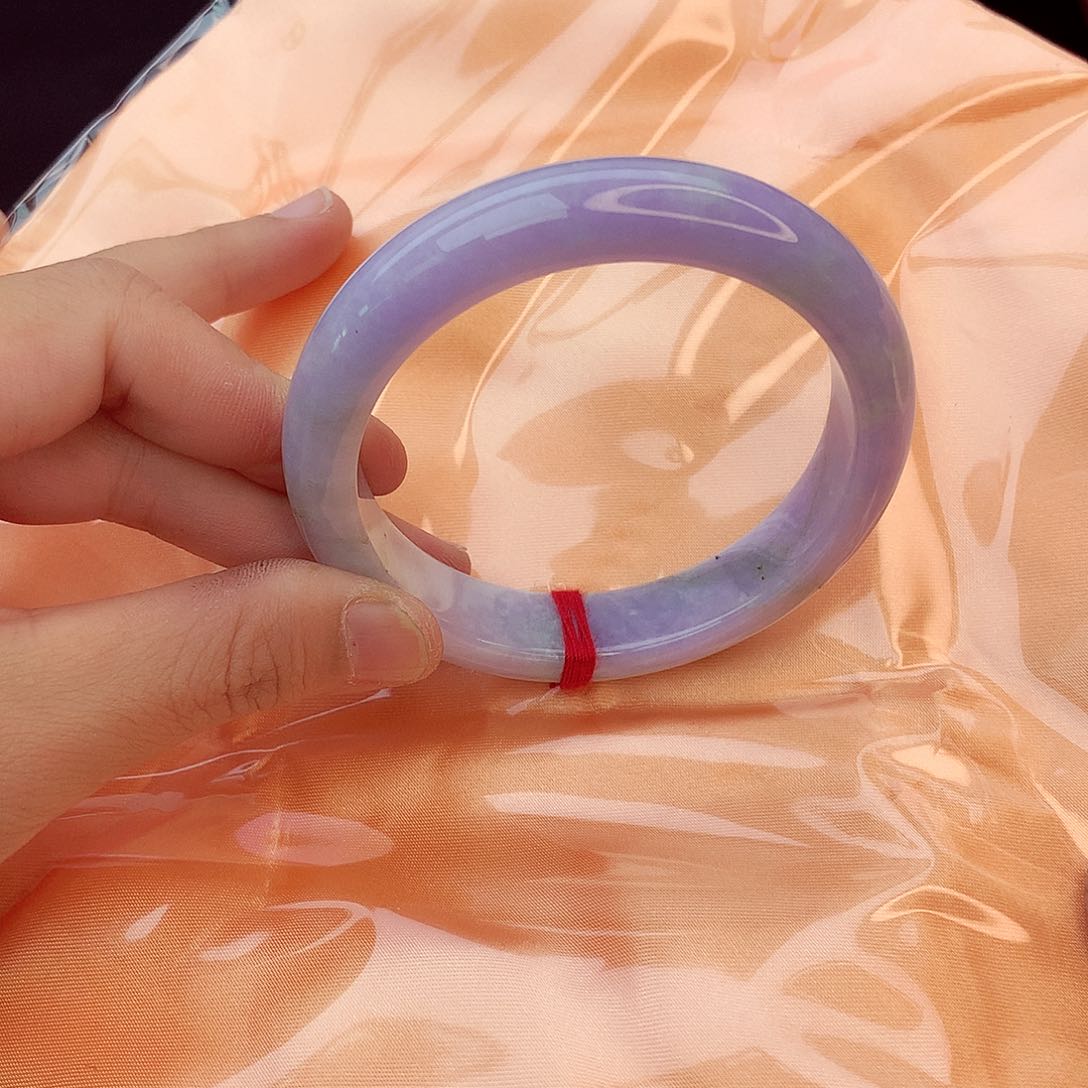 翡翠手镯未镶嵌翡翠