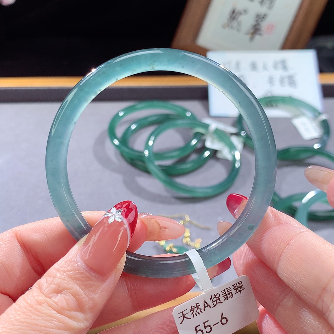 翡翠手镯（圆镯）未镶嵌