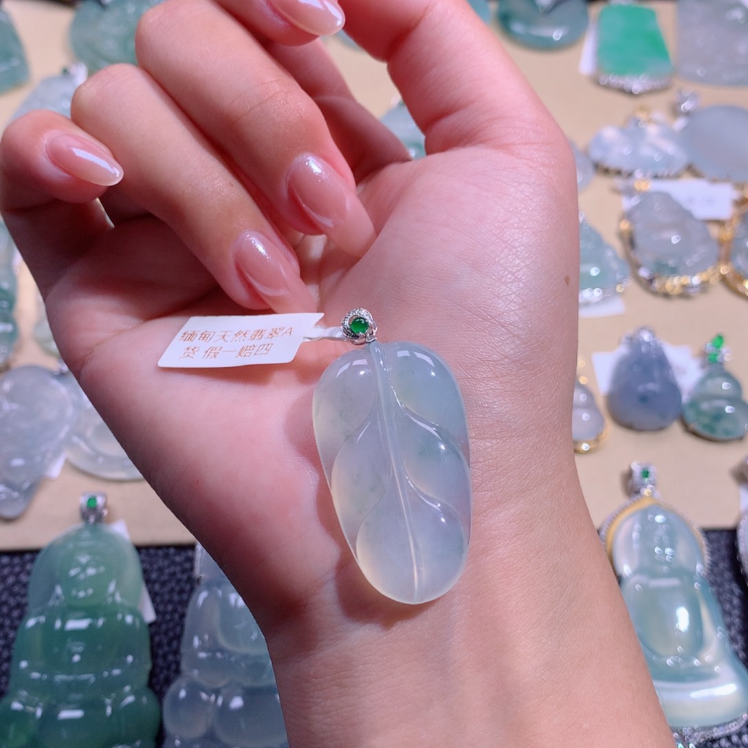 翡翠吊坠(不含链)18K金镶嵌