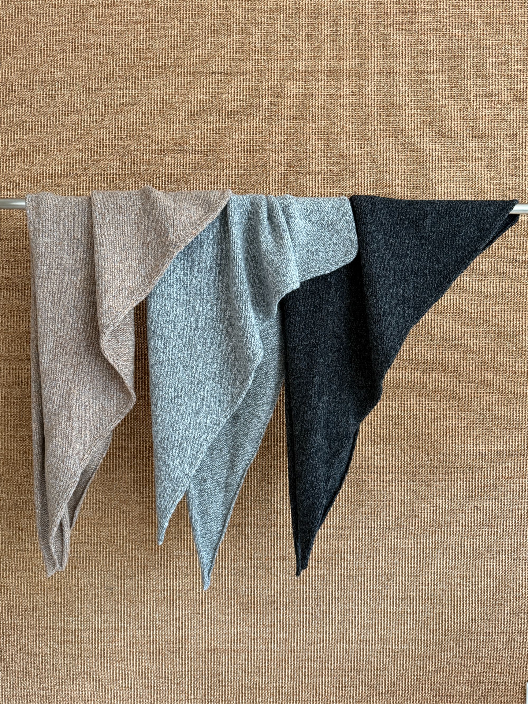 耶耶YEYE|“氛围肩意”2025冬季造型感纯羊毛披肩三角巾