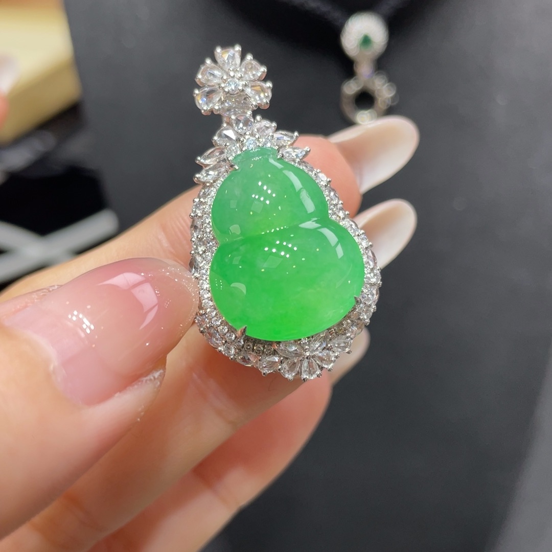 翡翠颈饰18K金镶嵌天然缅甸翡翠a货