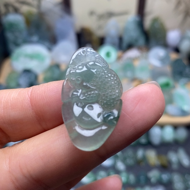 翡翠未镶嵌颈饰金蟾