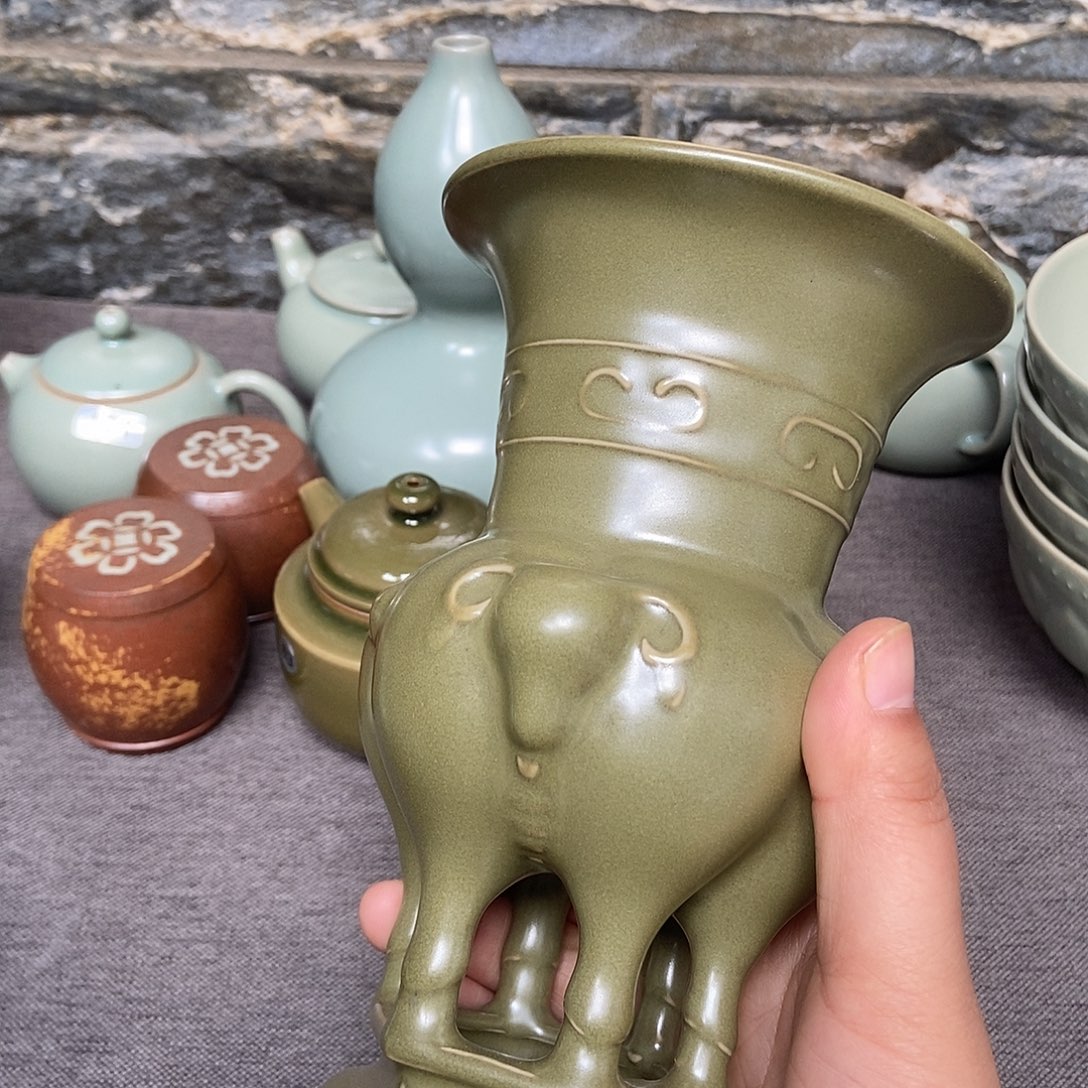 三牲尊原矿茶末釉