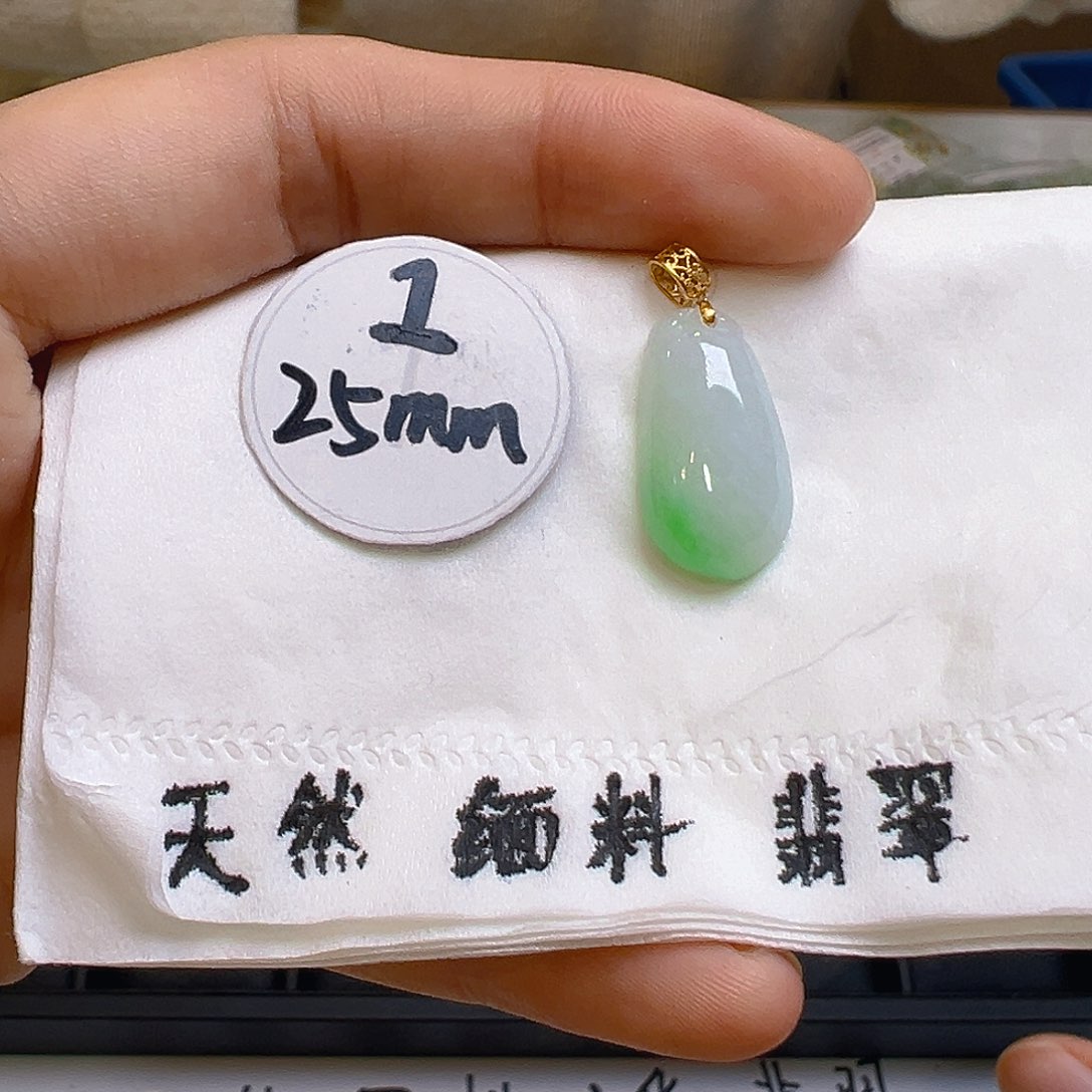 翡翠颈饰18K金镶嵌翡翠