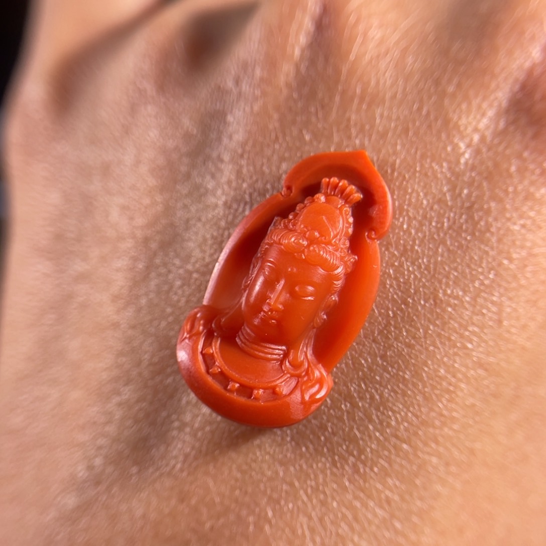 南红玛瑙滴水洞冰飘观音未镶嵌