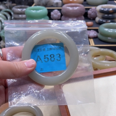 未镶嵌手镯石英质玉风**润