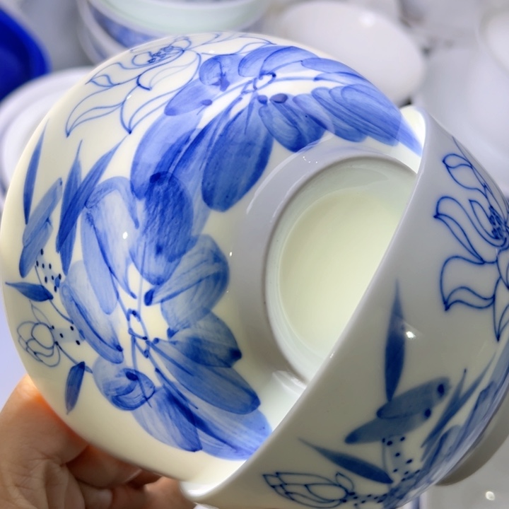 杯红叶手绘两个荷花