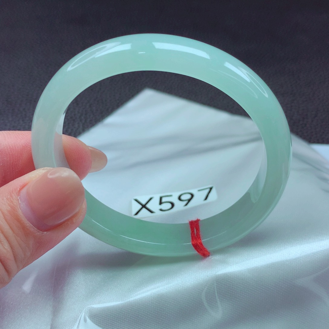 翡翠手镯未镶嵌手镯88