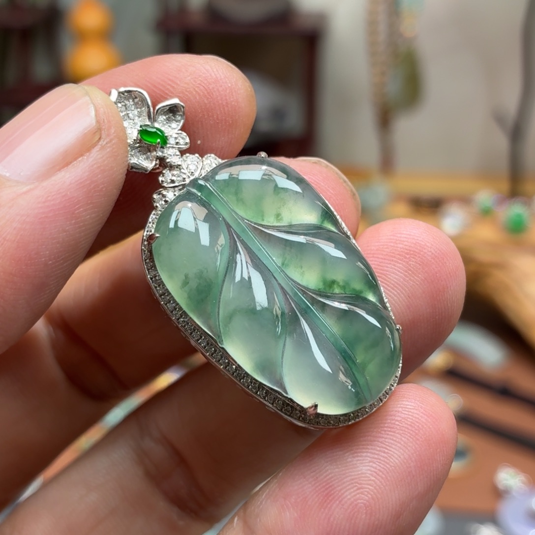 翡翠18K金镶嵌颈饰