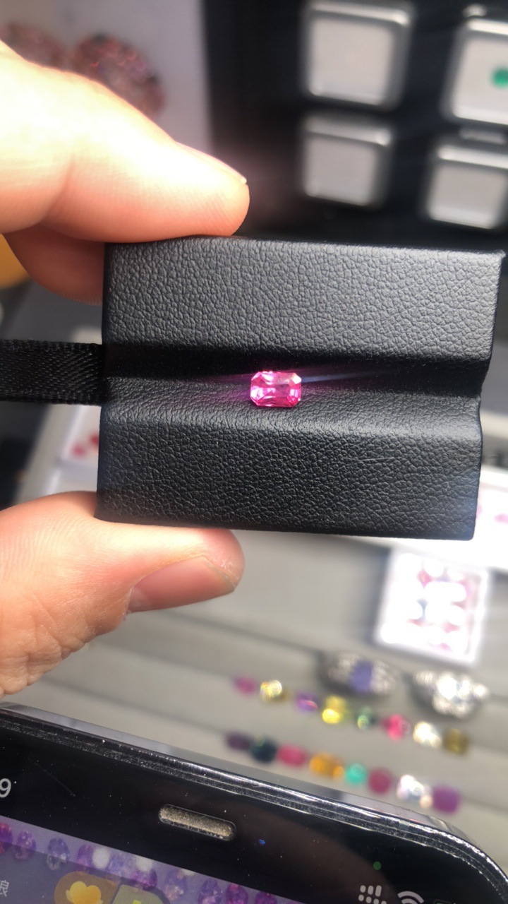 0.58ct马亨盖尖晶石