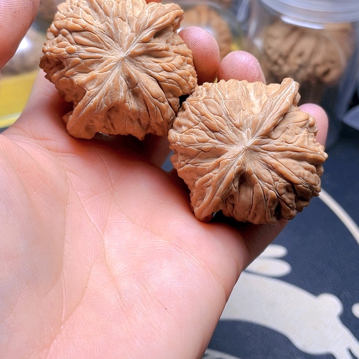 文玩核桃吊坠磨盘狮子头45尺