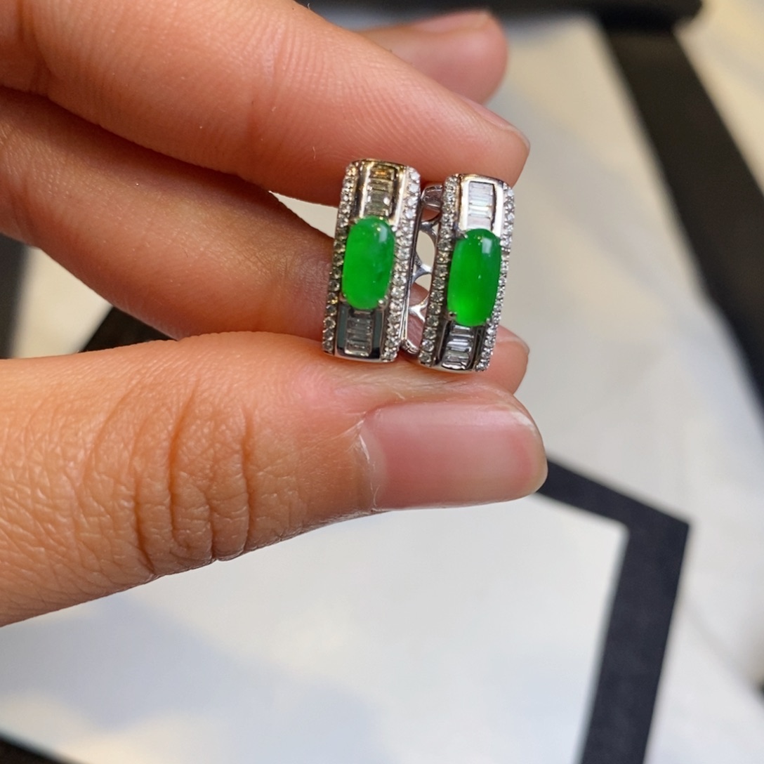 翡翠耳饰18K金镶嵌设计款蛋面耳包