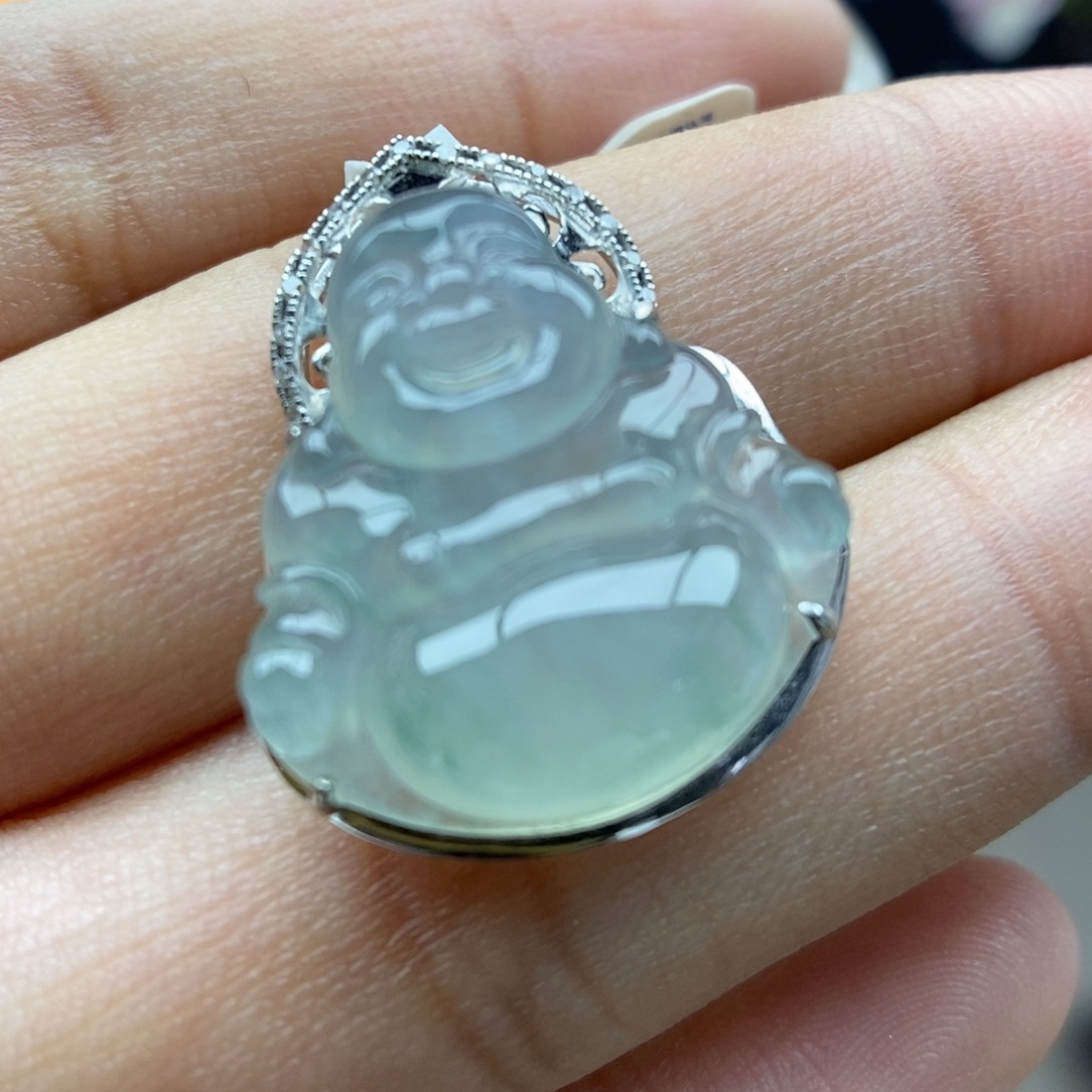 翡翠18K金镶嵌颈饰吊坠