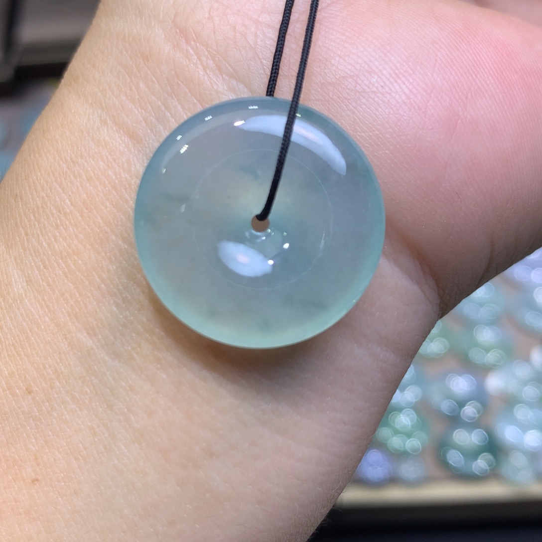 翡翠未镶嵌颈饰平安扣