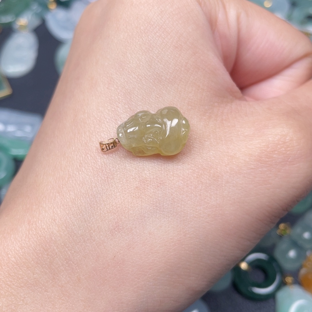 翡翠颈饰18K金镶嵌翡翠