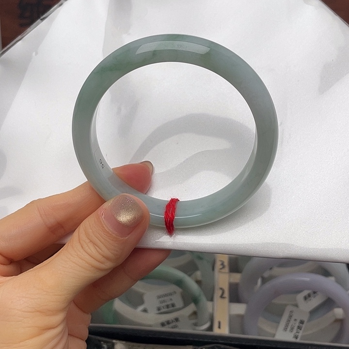 翡翠未镶嵌手镯56正圈