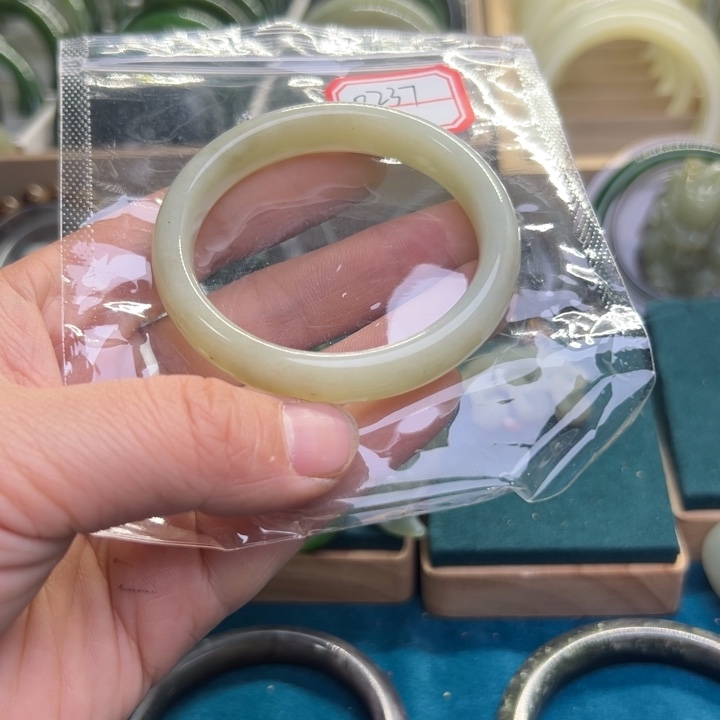 和田玉手镯未镶嵌51.2圈围0237