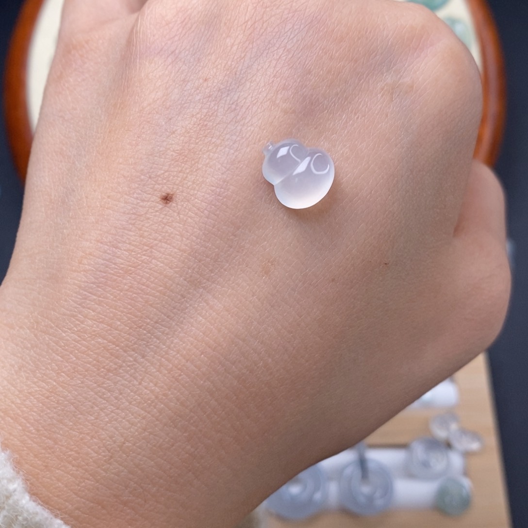 翡翠颈饰未镶嵌葫芦