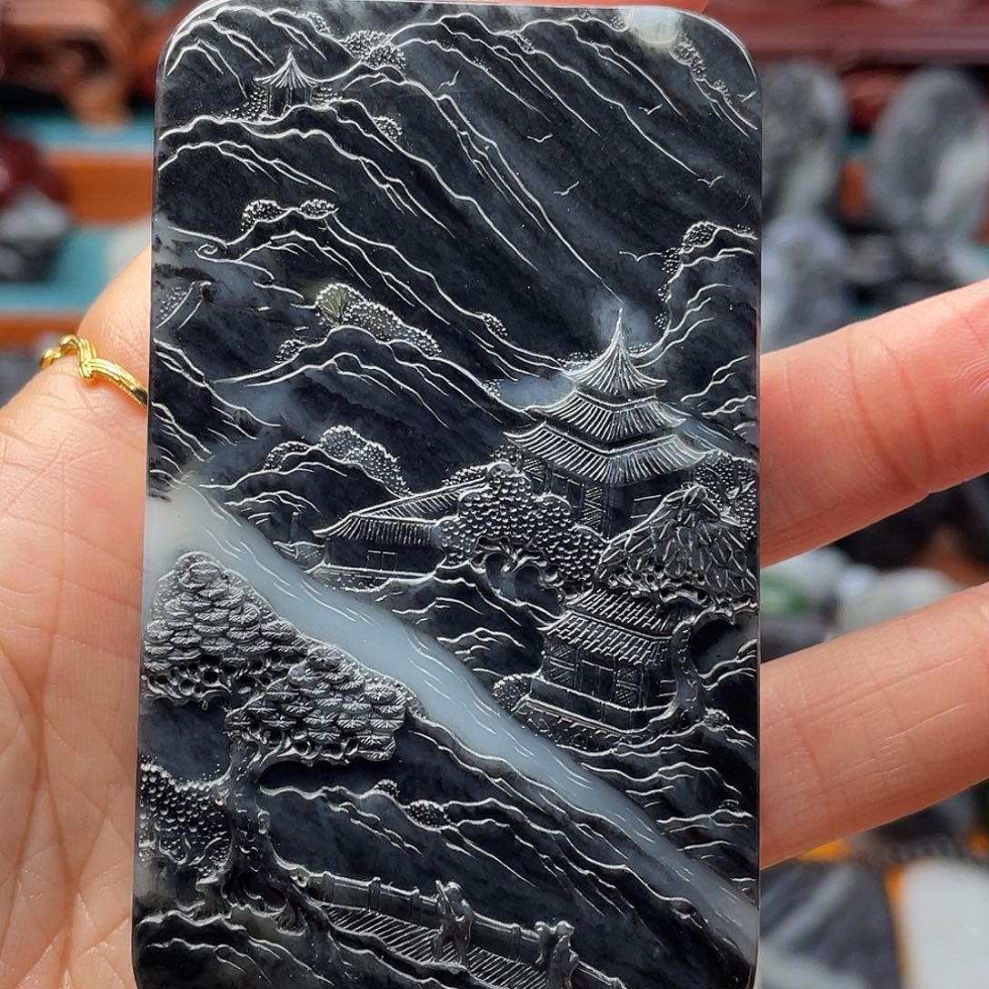 空***格和田玉未镶嵌颈饰