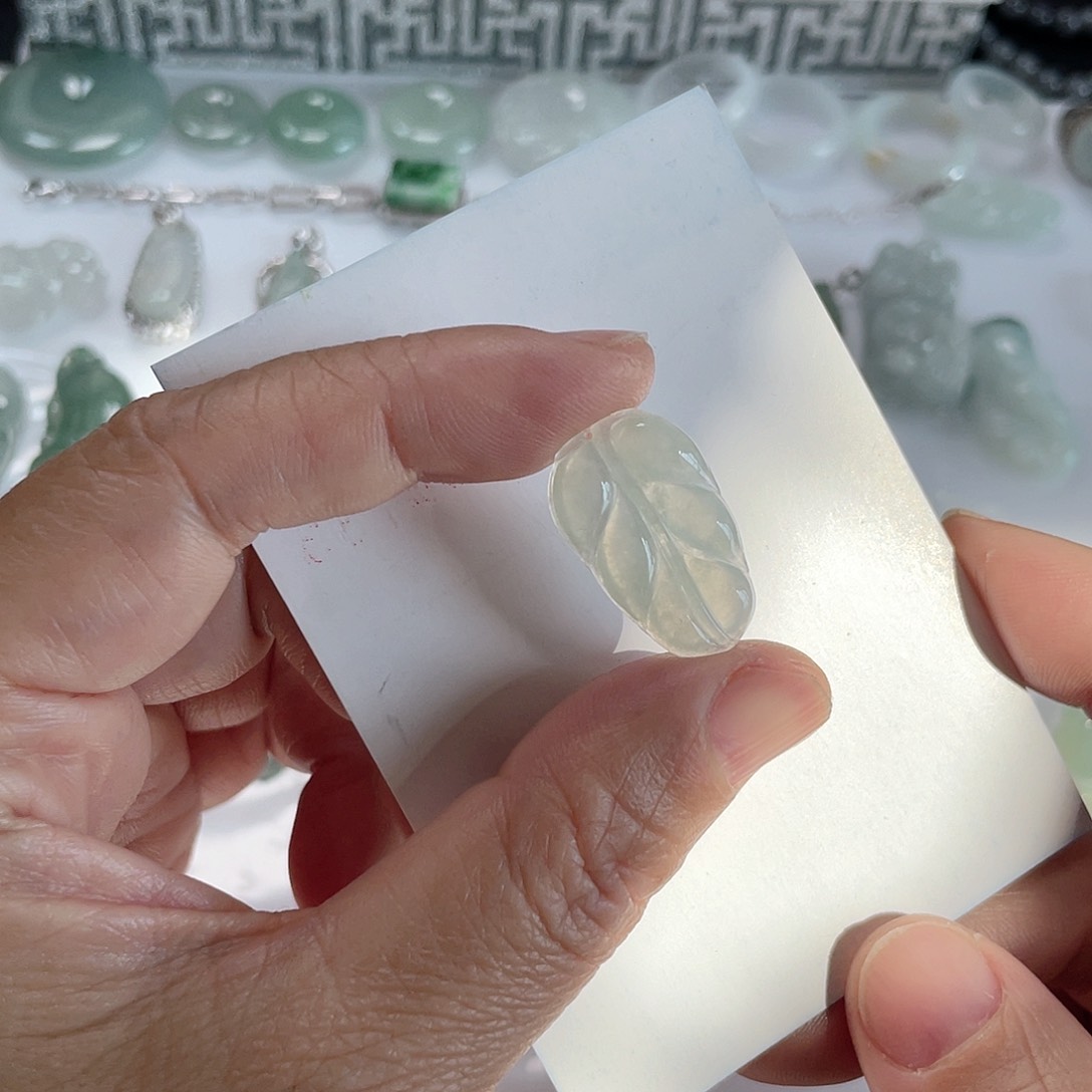 翡翠颈饰未镶嵌冰叶子