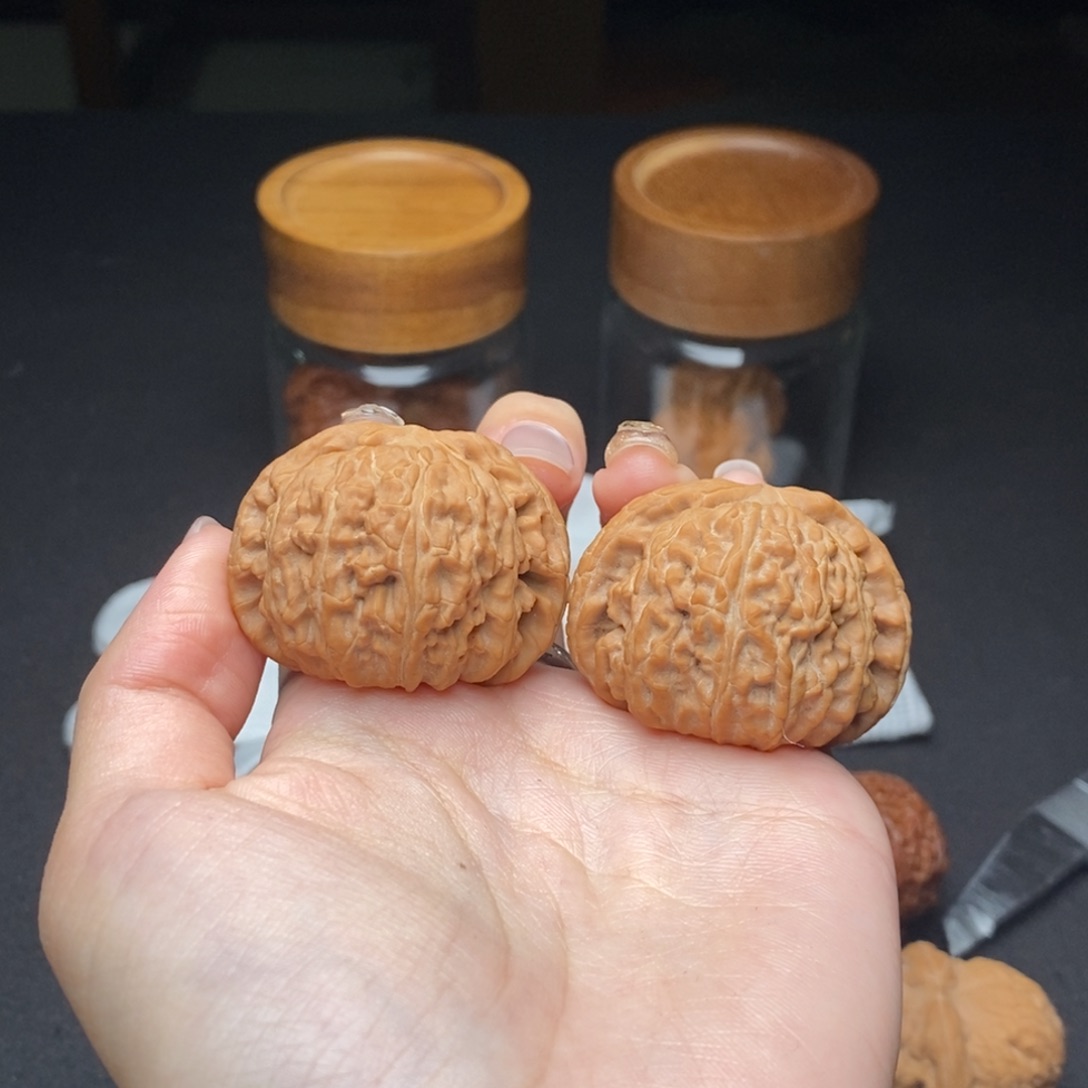 文玩核桃把件可*白狮子