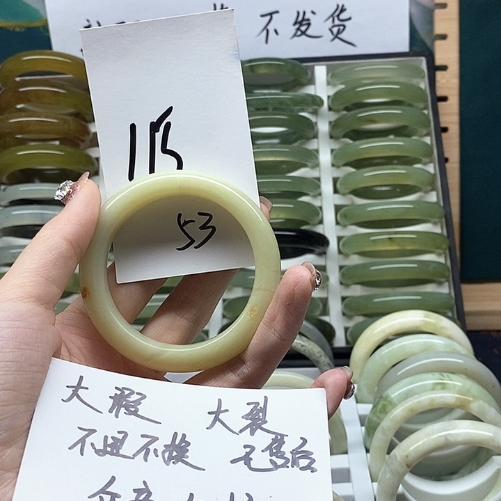 未镶嵌蛇纹石玉手镯