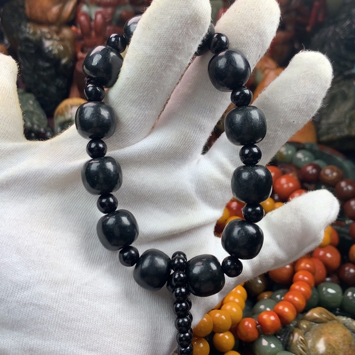 透闪石质玉未镶嵌珠宝奇石