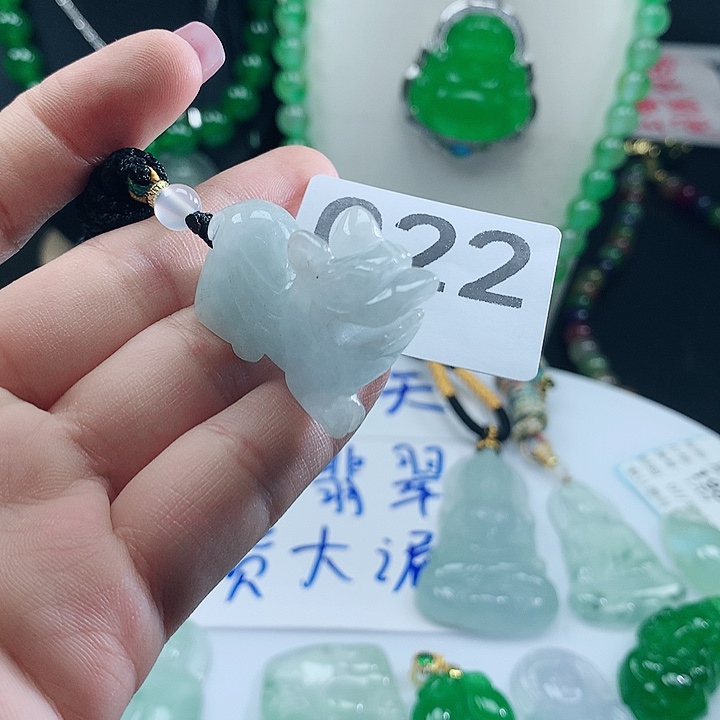 翡翠未镶嵌吊坠(赠链)