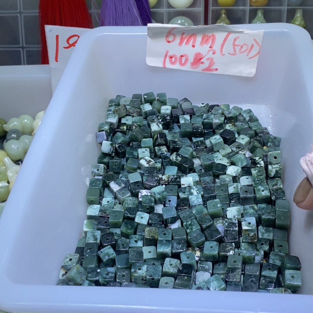 合金蛇纹石玉颈饰66