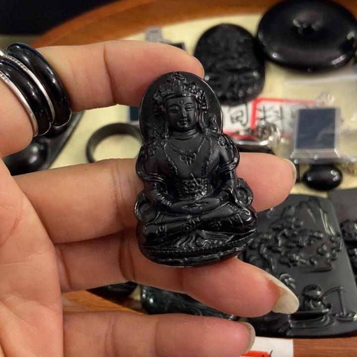 翡翠颈饰未镶嵌墨翠度母