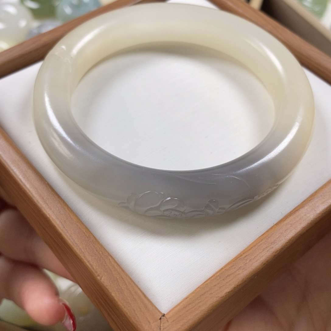 【闪购商品】和田玉手镯57未镶嵌