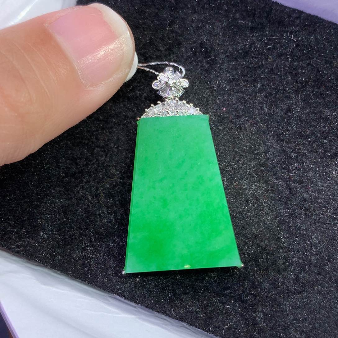 翡翠吊坠(赠链)18K金镶嵌
