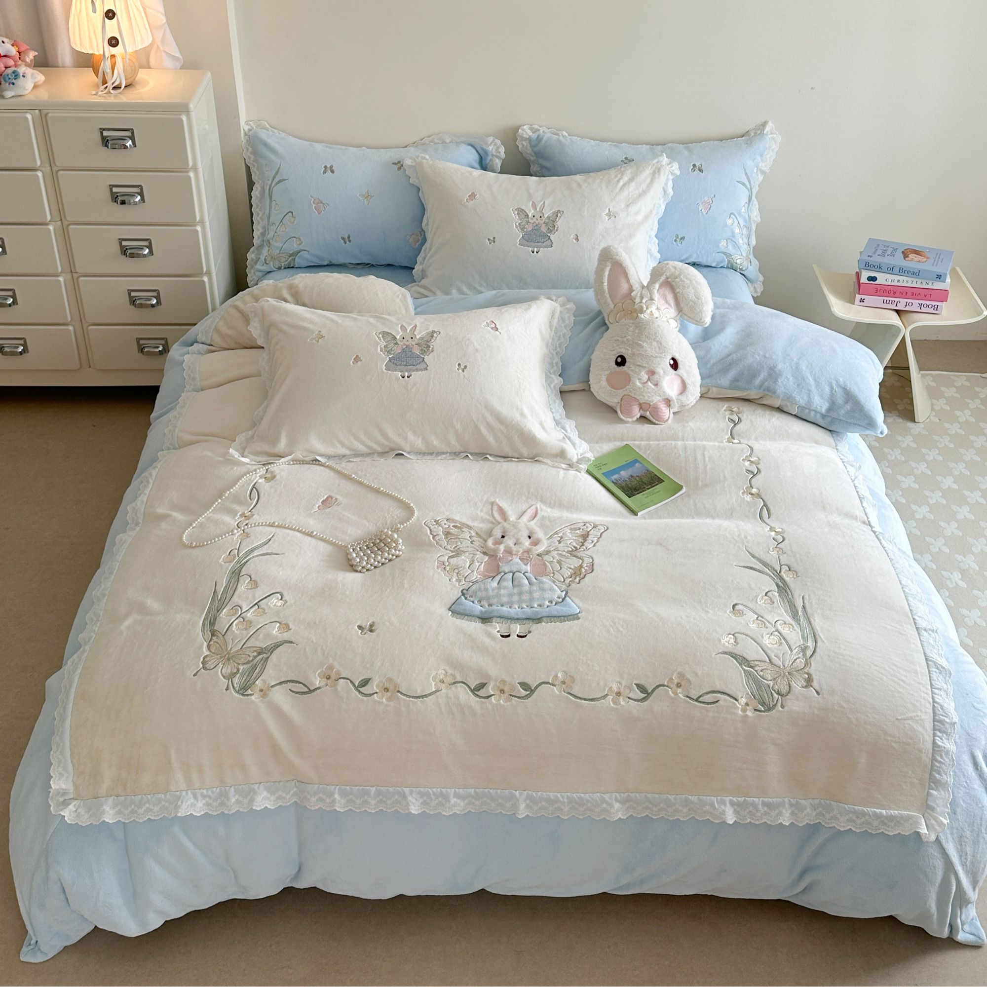精灵兔 小清新牛奶绒四件套 A类不掉毛高克重全消光绣花被套床品
