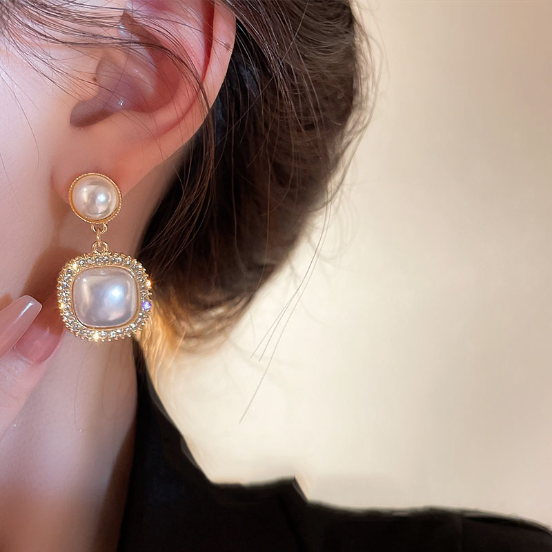 铜合金耳饰 耳环女赫本风轻奢小众海边出片耳环大耳钉N0128