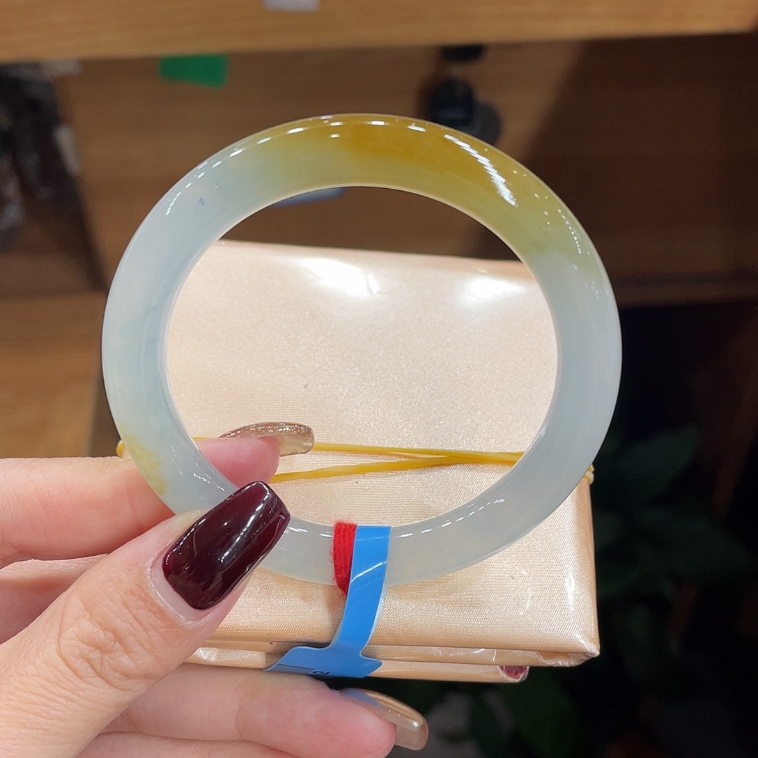 翡翠手镯未镶嵌缅甸翡翠