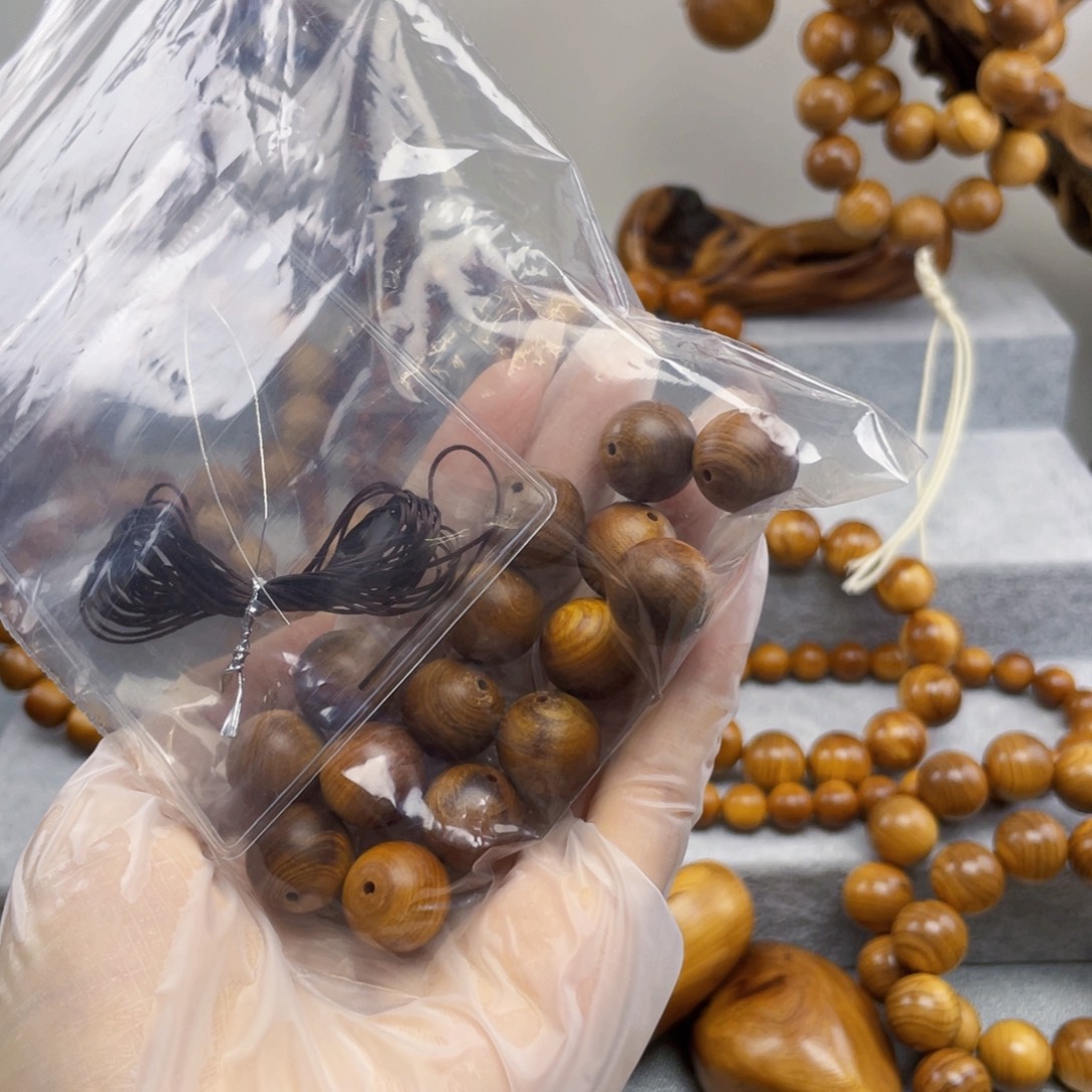 M***周柏木（崖柏）太行崖柏瑕疵散珠1.5