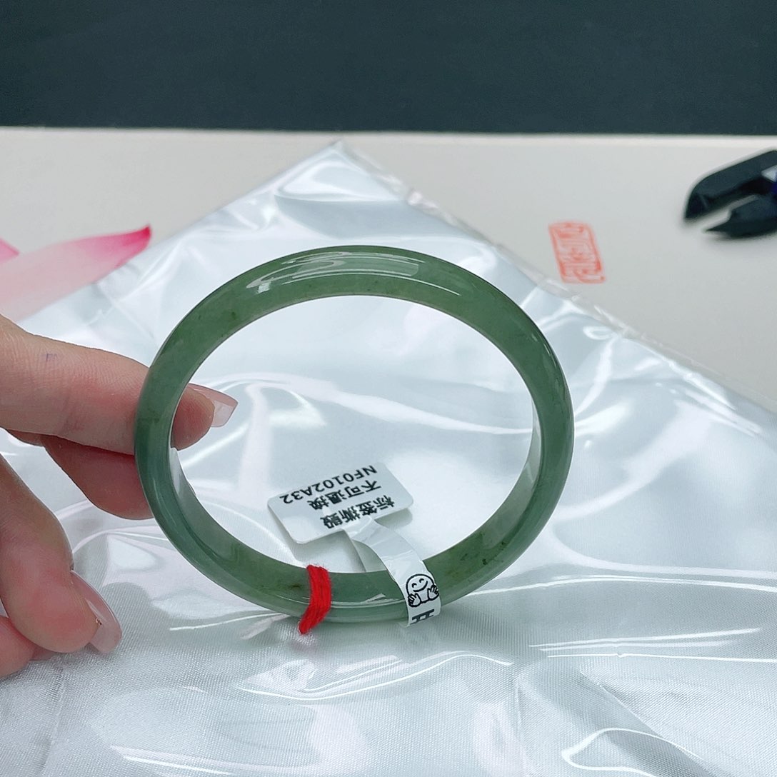 翡翠手镯未镶嵌正57.6