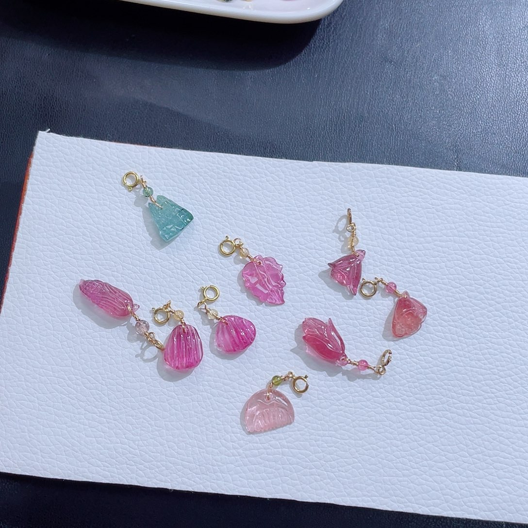 颈饰碧玺未镶嵌多样性发其