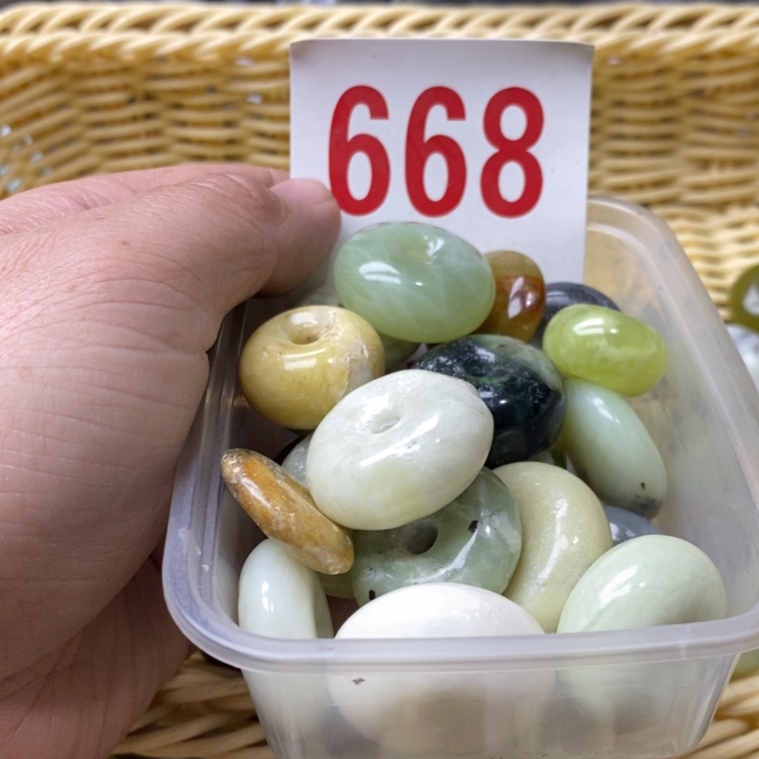 蛇纹石玉挂坠未镶嵌