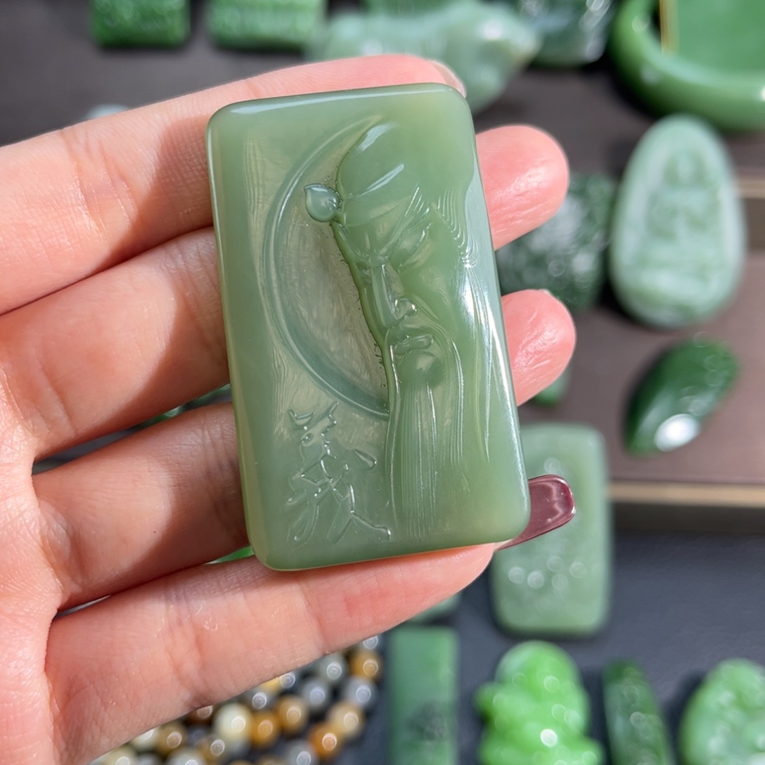 和田玉颈饰未镶嵌佛**生粉青关公牌定制