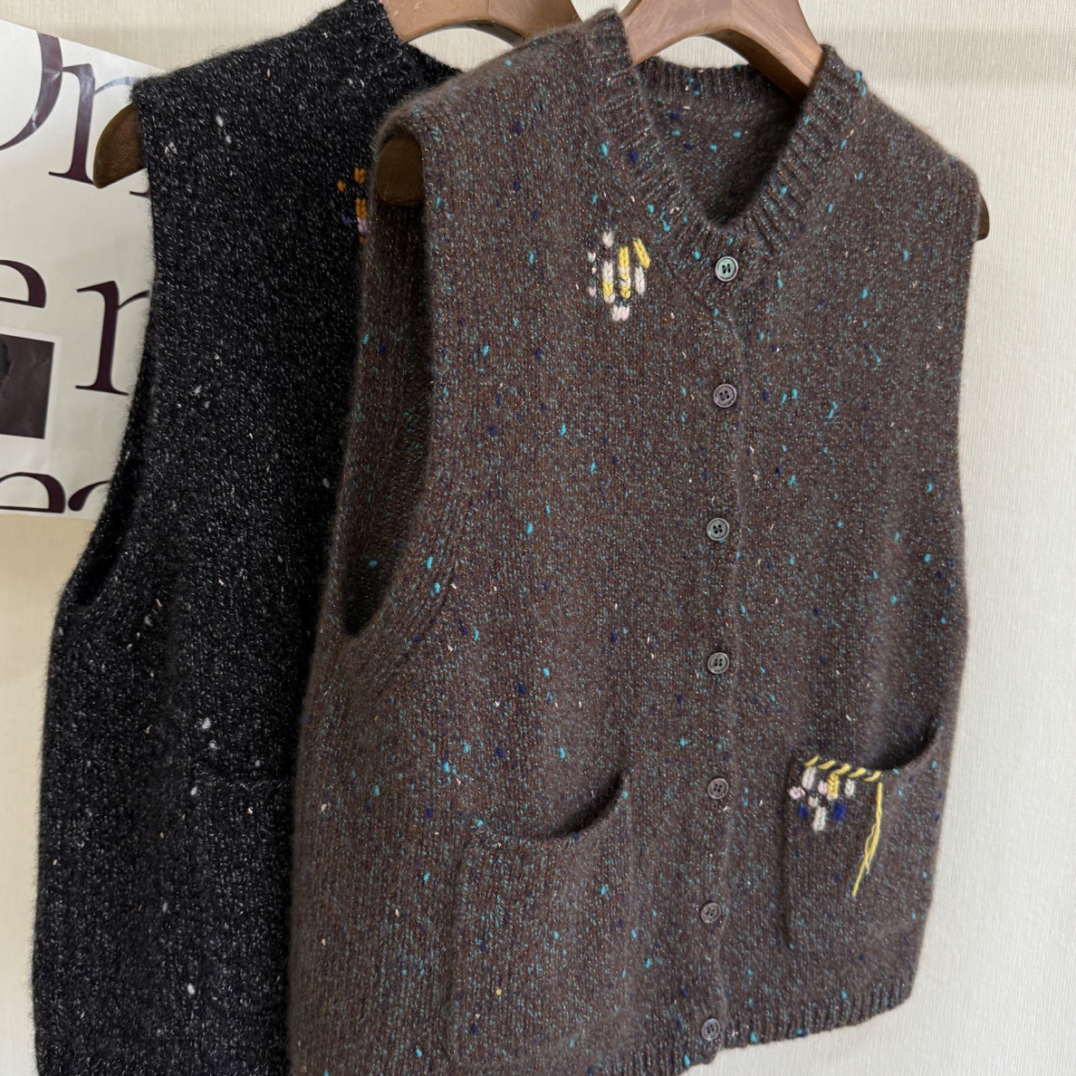 丝羊绒特种纱绣花开衫马甲两色