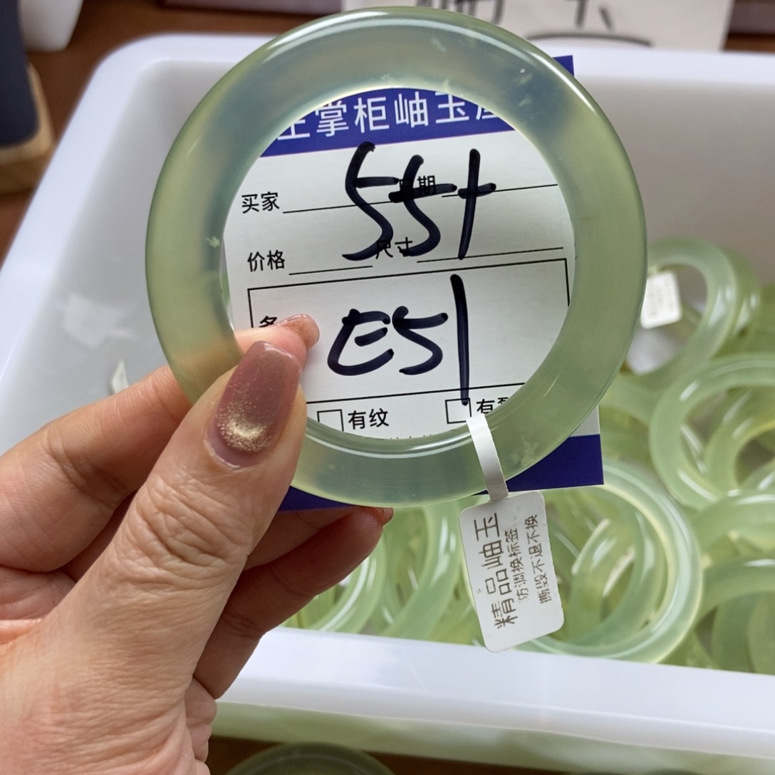 岫玉手镯手镯未镶嵌