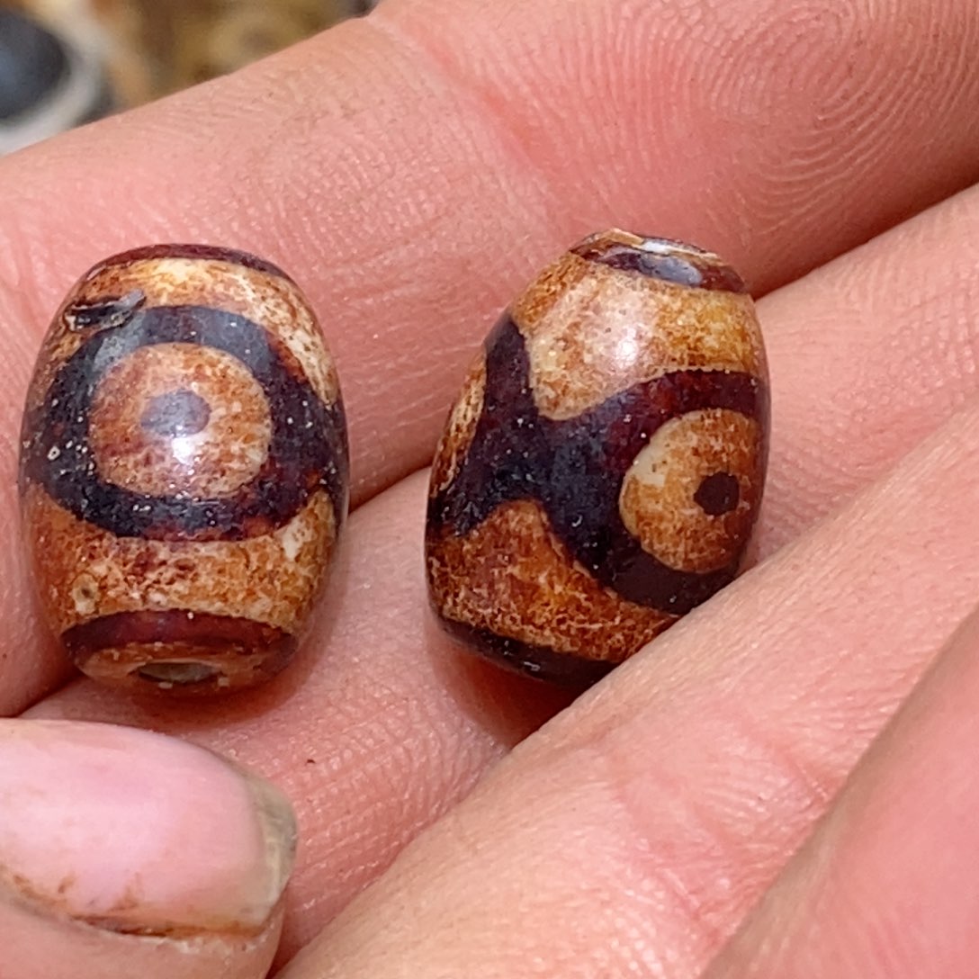 DIY琉璃珠子的颜色是蓝色